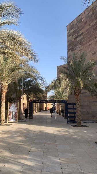 Eingangsschild American University in Cairo (Laura Beck)