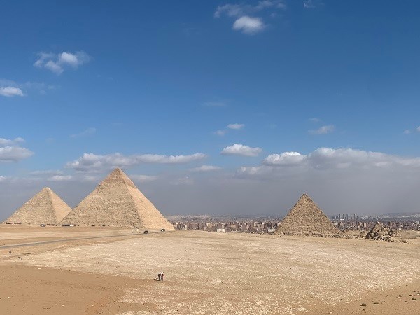 Pyramiden in der Wüste (Laura Beck)