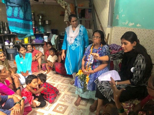 F.Ortmann - Beim Praktikum mit Kindern und Kommilitoninnen