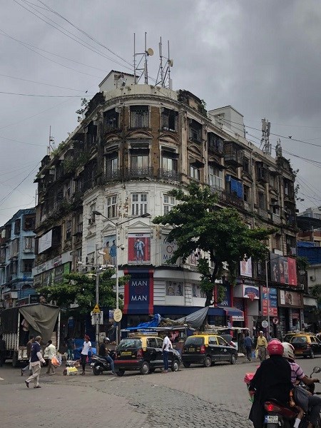 F.Ortmann - Haus und geschäftige Straße in Kalkutta