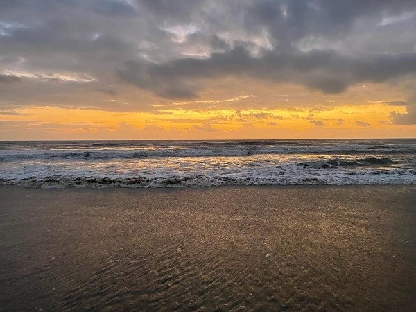 F.Ortmann - Sonnenuntergang am Sernabatim Beach