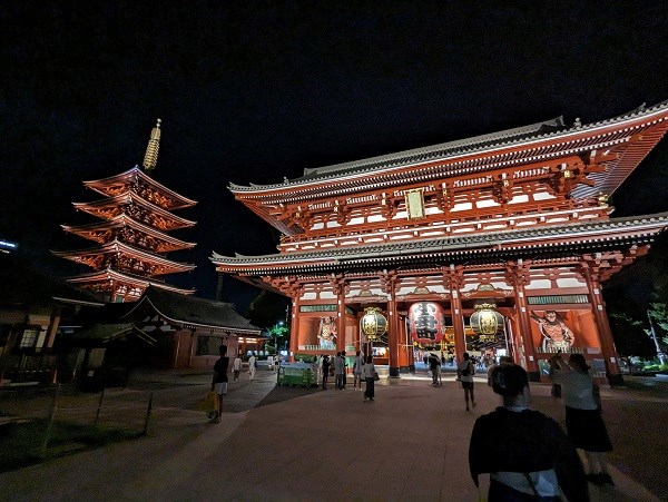 Asakusa_temple and tori during night