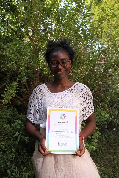 Wendkouni Sylviane Segueda mit Zertifikat