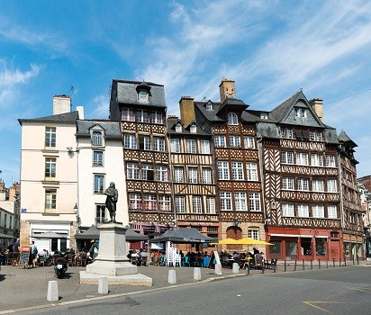 Traditionelle Fachwerkhäuser in der Alstadt von Rennes, Bretagne